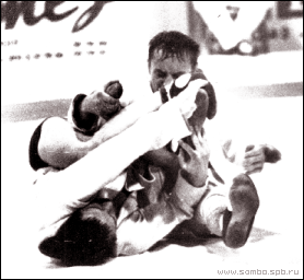 Чемпионат России 1994 год (Дзержинск), весовая катергория 68 кг. Волков (г. Заречный) - Ефимов (г. Санкт-Петербург). Исполнение болевого в положении _оба противника на спине_